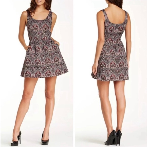 BB Dakota Dresses & Skirts - BB Dakota Jovita Fit & Flare Dress in Paisley Jacquard size 6